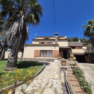 ESPECTACULAR CASA AMB PISCINA I JARDÍ A VALLIRANA