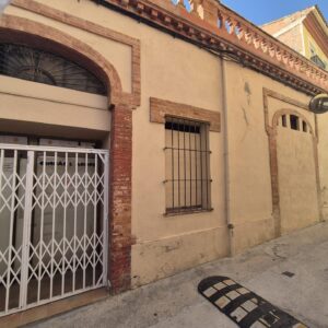 VENDA DE LOCAL A ZONA URBANA AMB POSSIBILITAT DE CANVI D'ÚS A HABITATGE