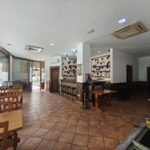 Oportunitat única a Les Clotes! Local cantoner amb gran visibilitat i possibilitat de terrassa