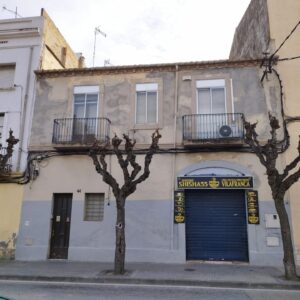 Finca amb habitatge i local comercial a Vilafranca del Penedès