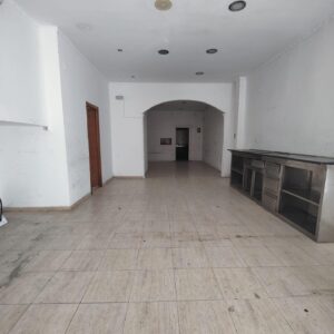 ES LLOGA PLANTA BAIXA AL CENTRE VILA