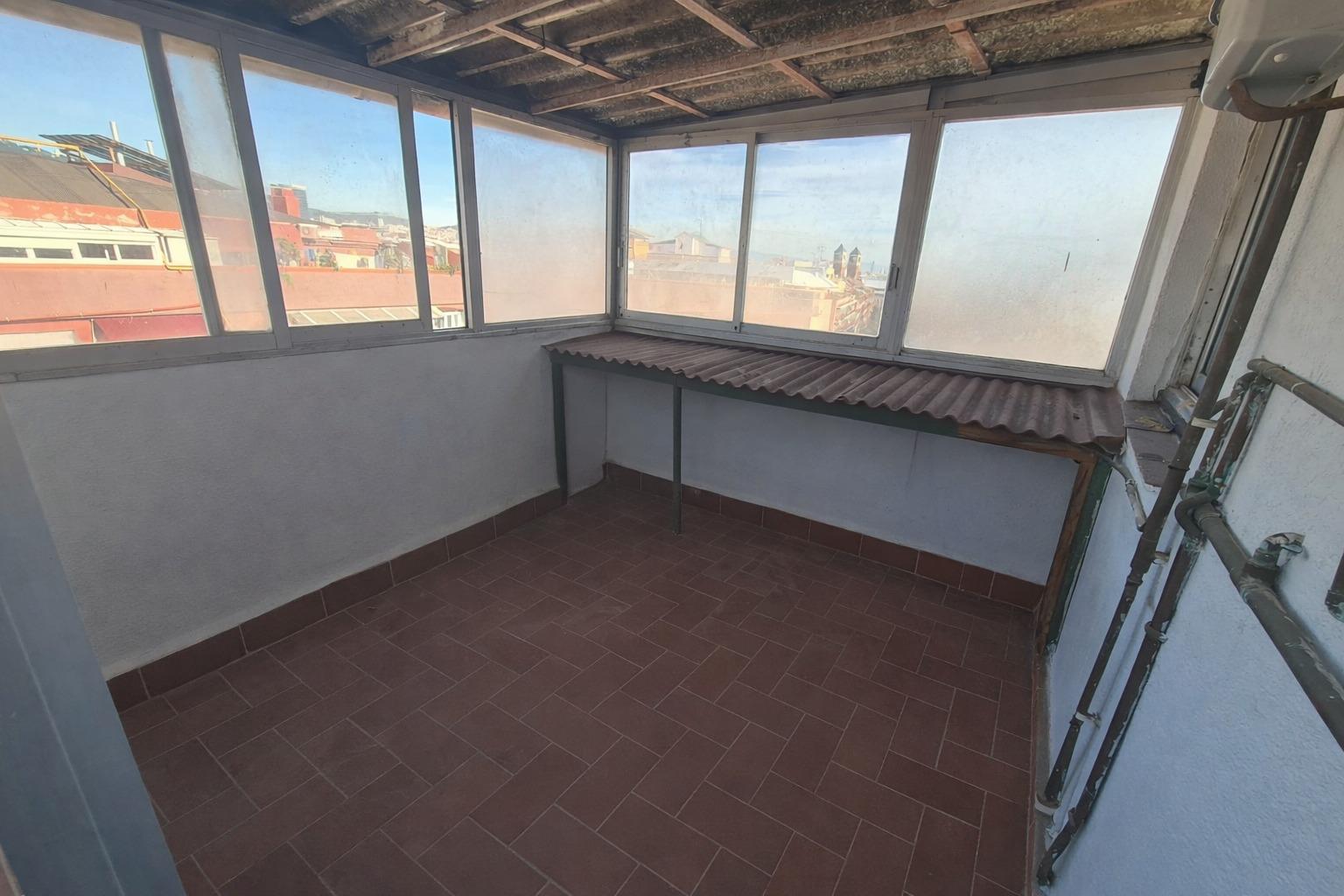 SOBREATICO EN VENTA CON 2 TERRAZAS EN ZONA FONT DE LA GUATLLA (BARCELONA)
