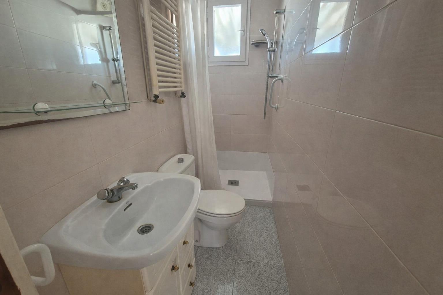 SOBREATICO EN VENTA CON 2 TERRAZAS EN ZONA FONT DE LA GUATLLA (BARCELONA)