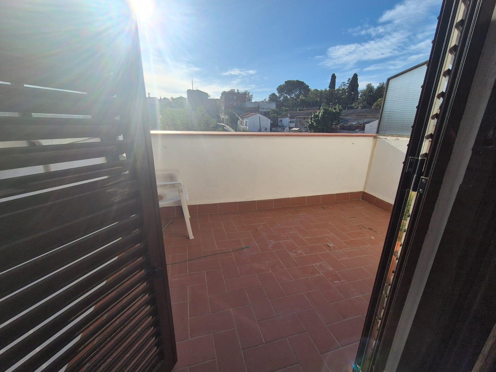 SOBREATICO EN VENTA CON 2 TERRAZAS EN ZONA FONT DE LA GUATLLA (BARCELONA)