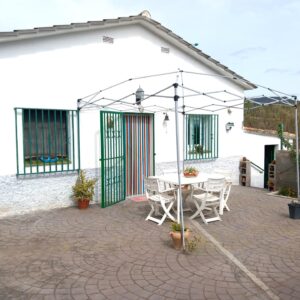 Casa d'una planta a quatre vents.