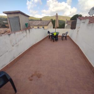 CASA AMB TERRASSA AL POBLE DE TORRELLES DE FOIX (BARCELONA )