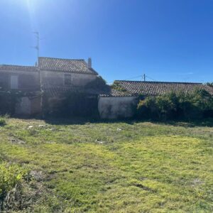 CASA AMB TERRENY A LES CABANYES
