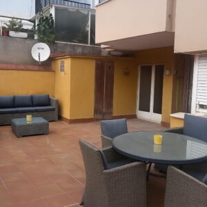 Pis amb gran terrassa orientat al sud.