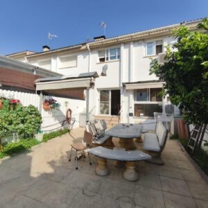 Casa Adossada a Santa Margarida i els Monjos