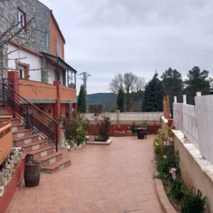 CASA AMB DIVERSOS HABITATGES, PISCINA I PARCEL·LA DE 733m² A LA PONDEROSA (Pontons)