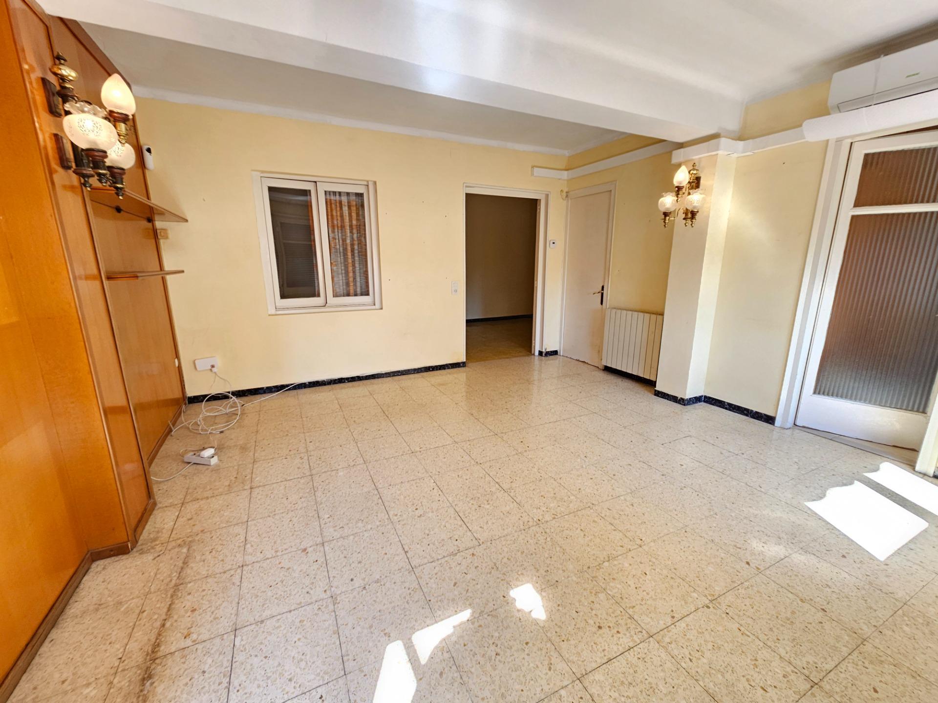 Casa de dos plantas con garaje amplio en Vilafranca del Penedès