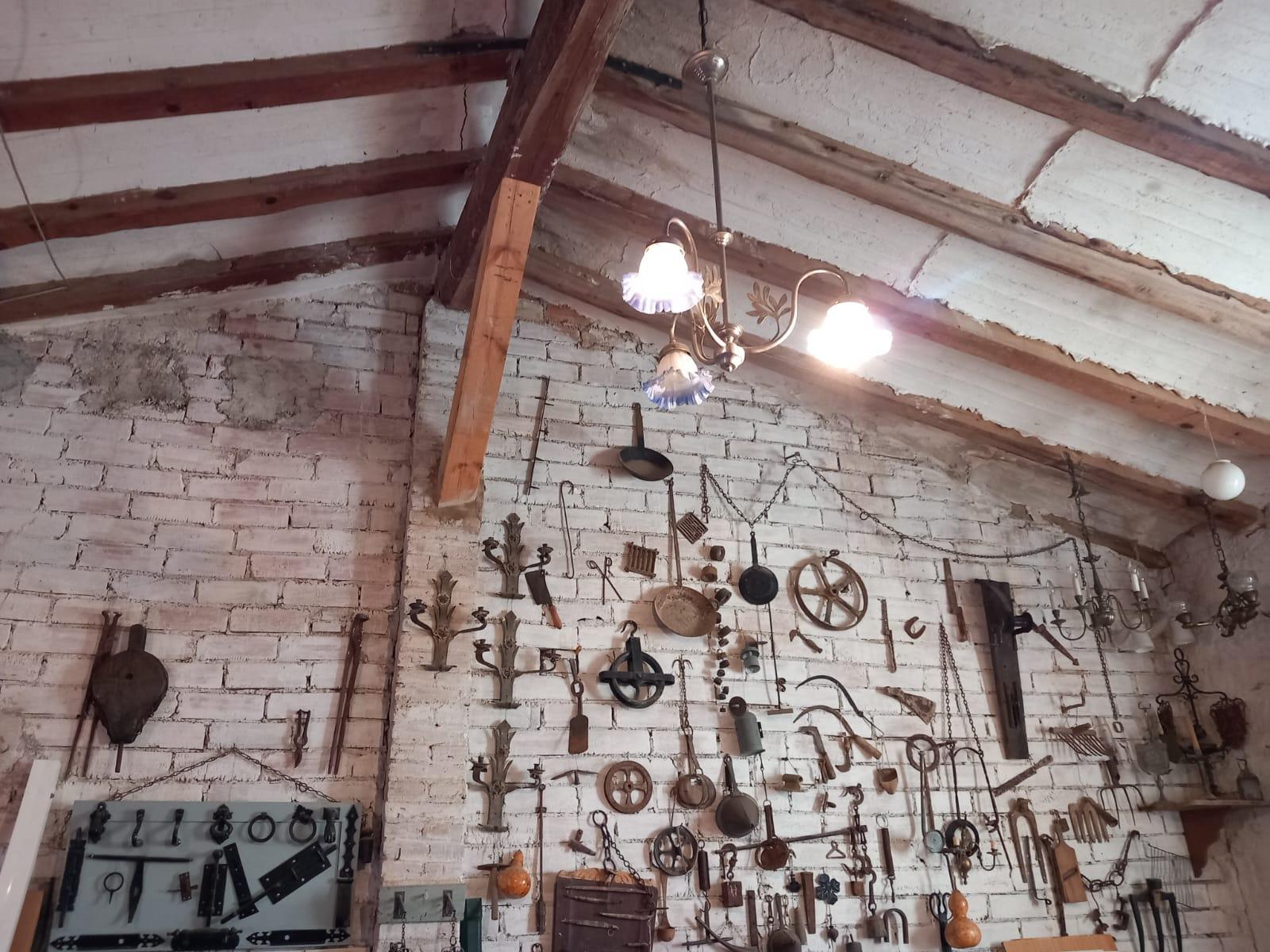 Conjunto urbano residencial + industrial a reformar con opción a patio.