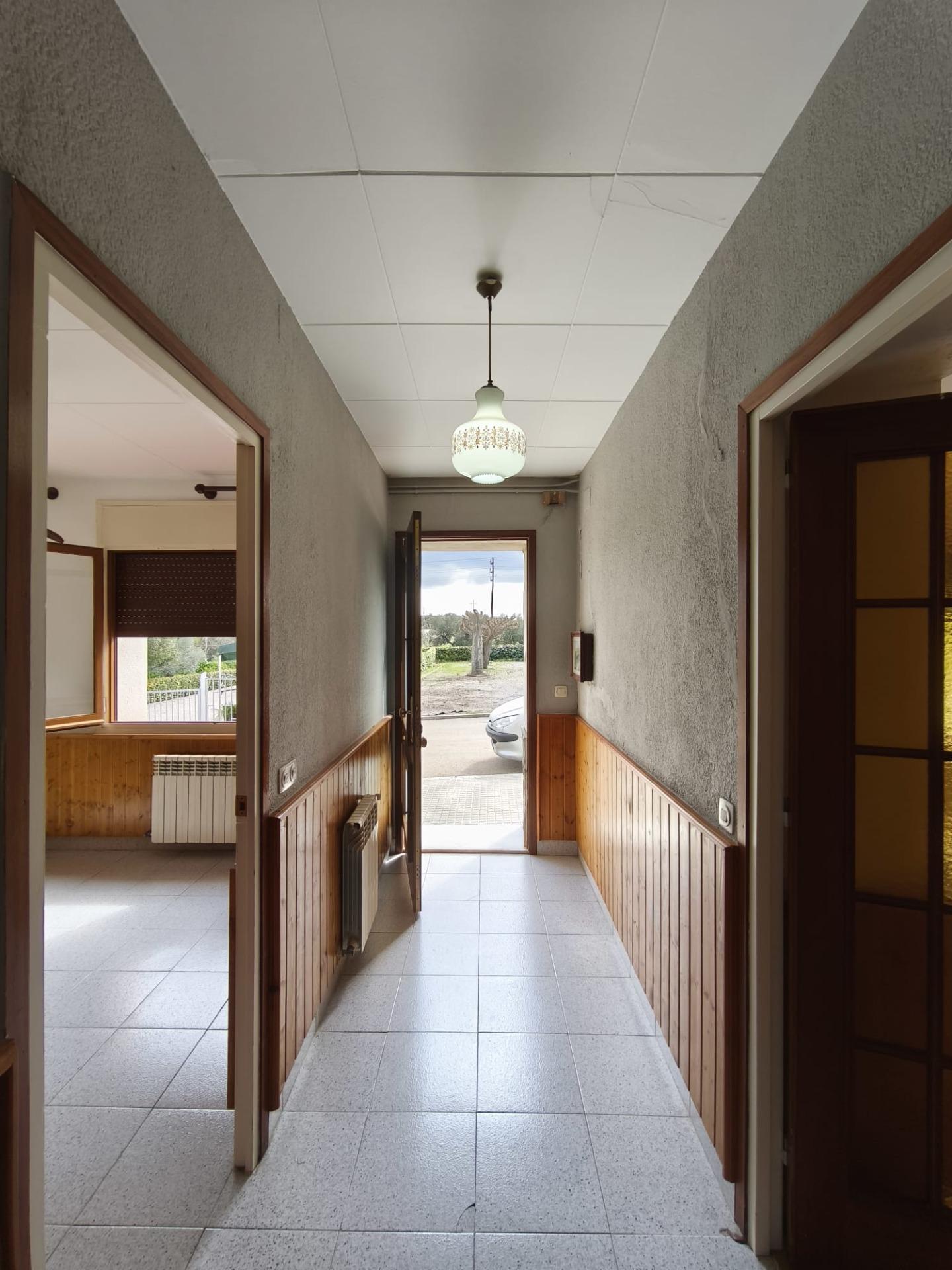 Casa de dos plantas con dos terrenos y 5 habitaciones