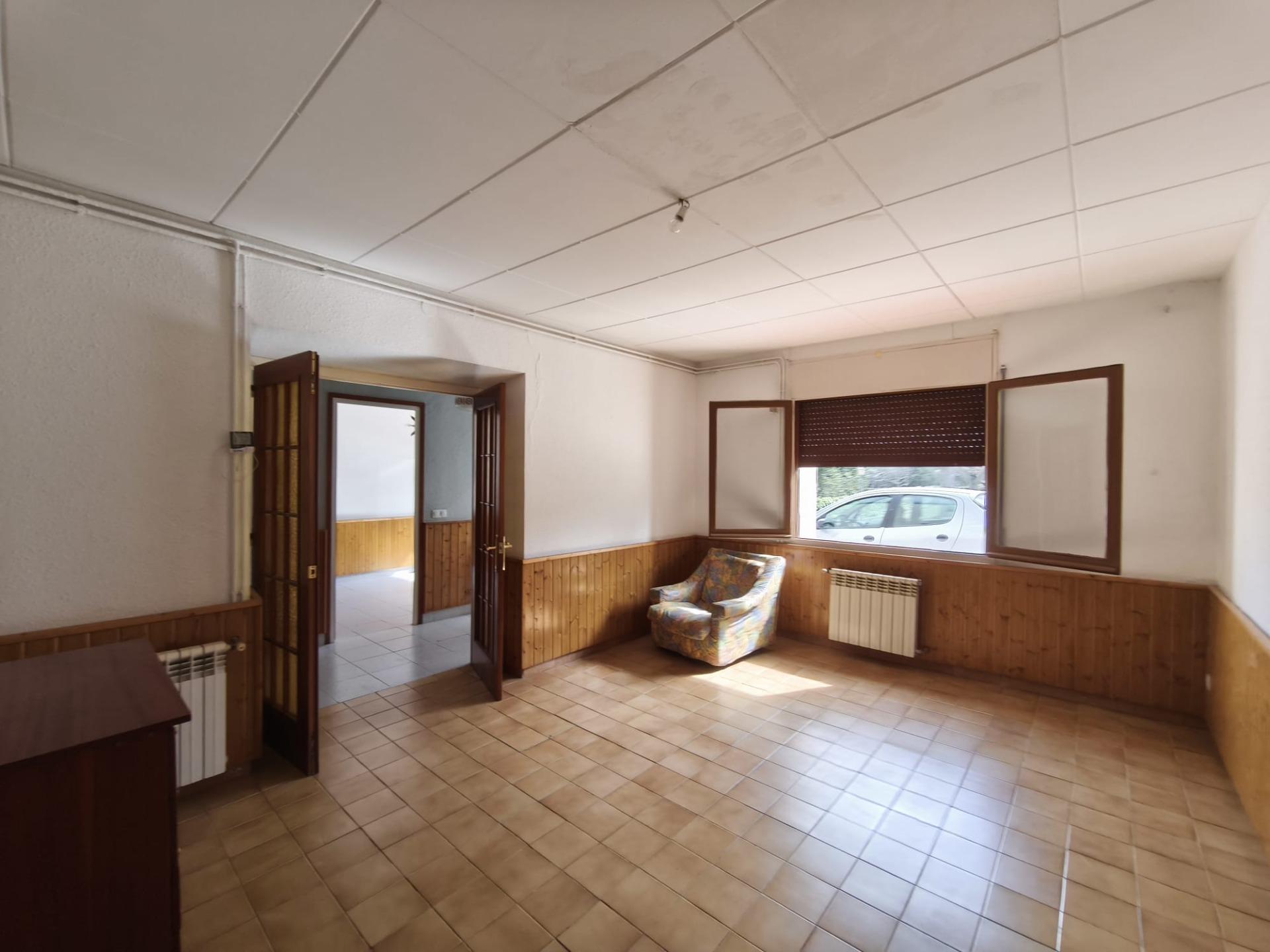 Casa de dos plantas con dos terrenos y 5 habitaciones