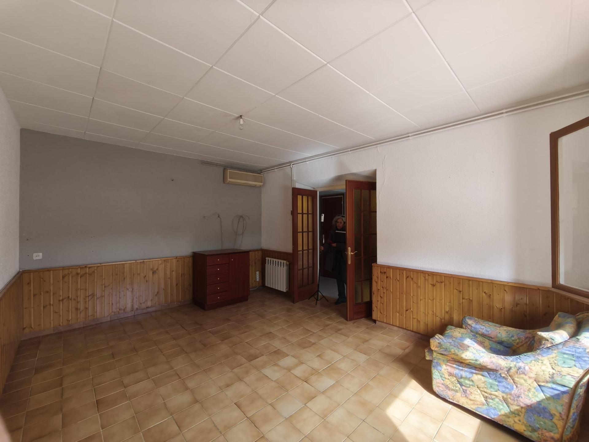 Casa de dos plantas con dos terrenos y 5 habitaciones