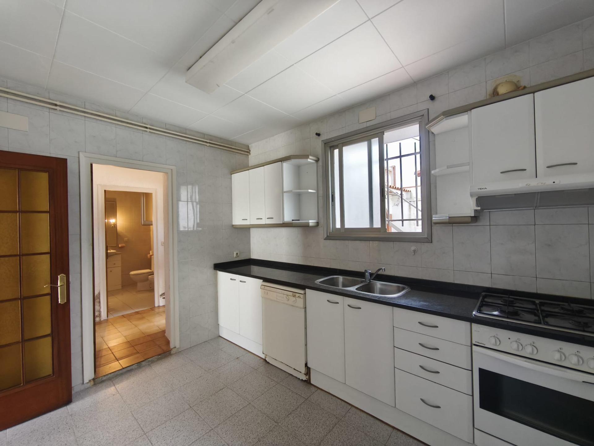 Casa de dos plantas con dos terrenos y 5 habitaciones