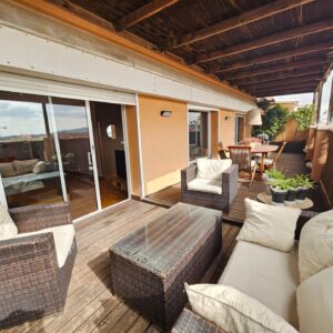 Àtic dúplex amb dues terrasses grans i espai de golfes. Poble Nou – Vilafranca del Penedès.