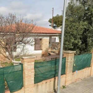 Casa PER REFORMAR en venda a Torrelles de Foix. Urbanització Can Coral