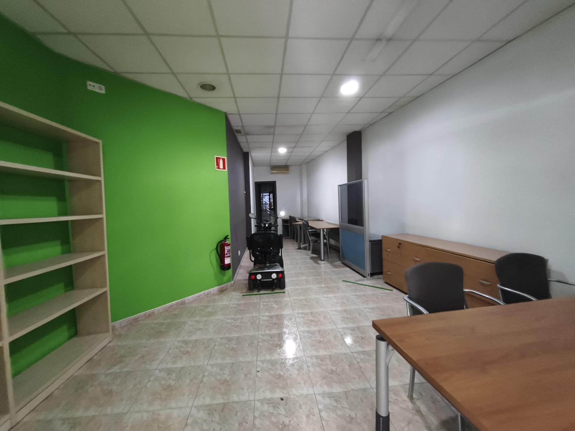 Es lloga excel·lent local al Poble Nou