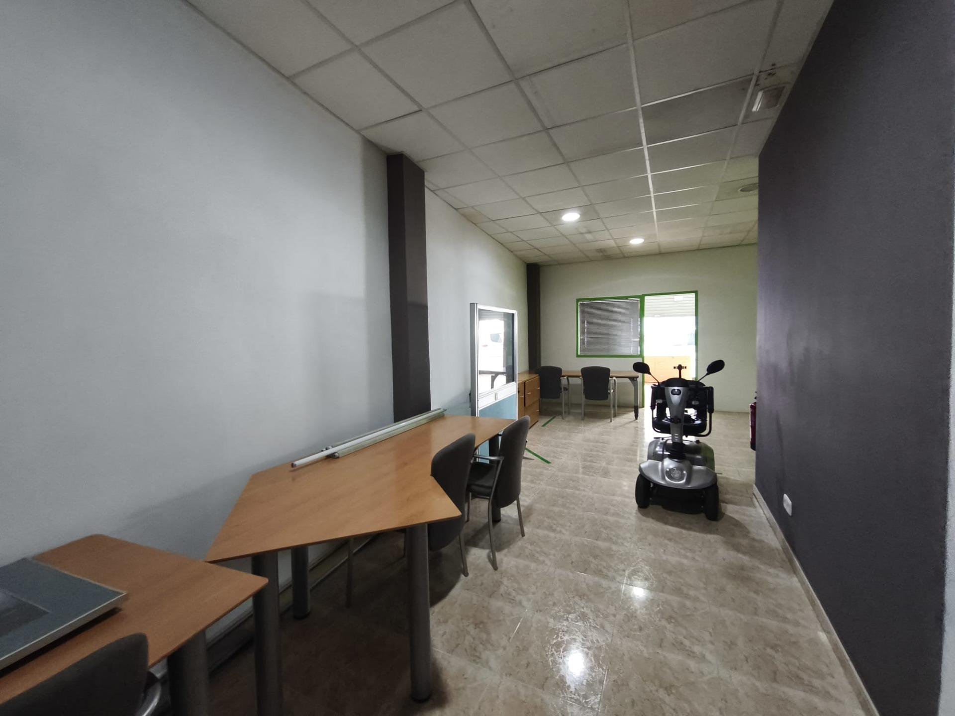 Es lloga excel·lent local al Poble Nou