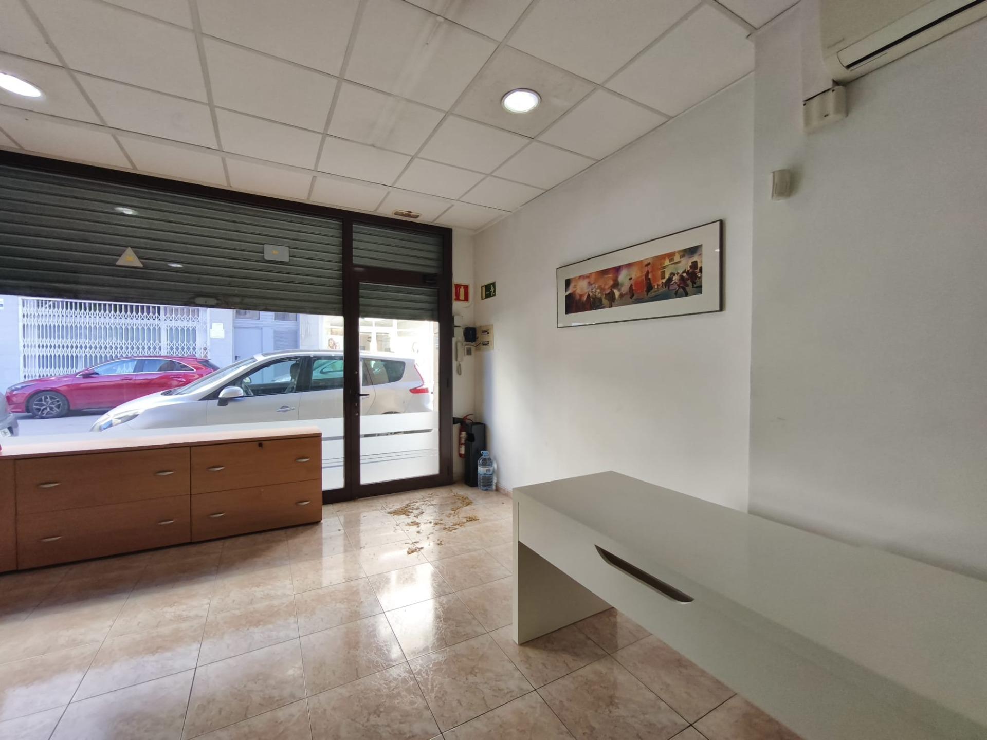 Es lloga excel·lent local al Poble Nou