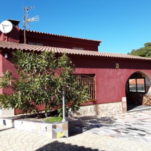 Casa a quatre vents amb gran parcel·la, piscina i entorn tranquil a Torrelles de Foix