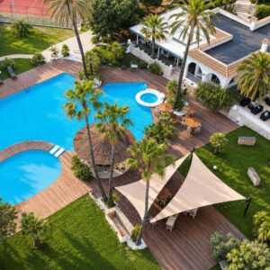 Club lúdico deportivo con vistas al mar en traspaso