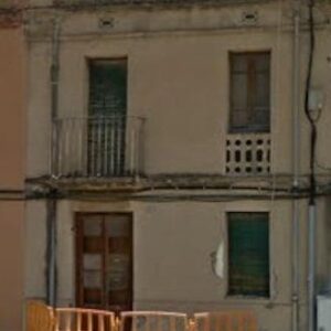 Casa per rehabilitar de dues plantes més pati a la Ràpita.