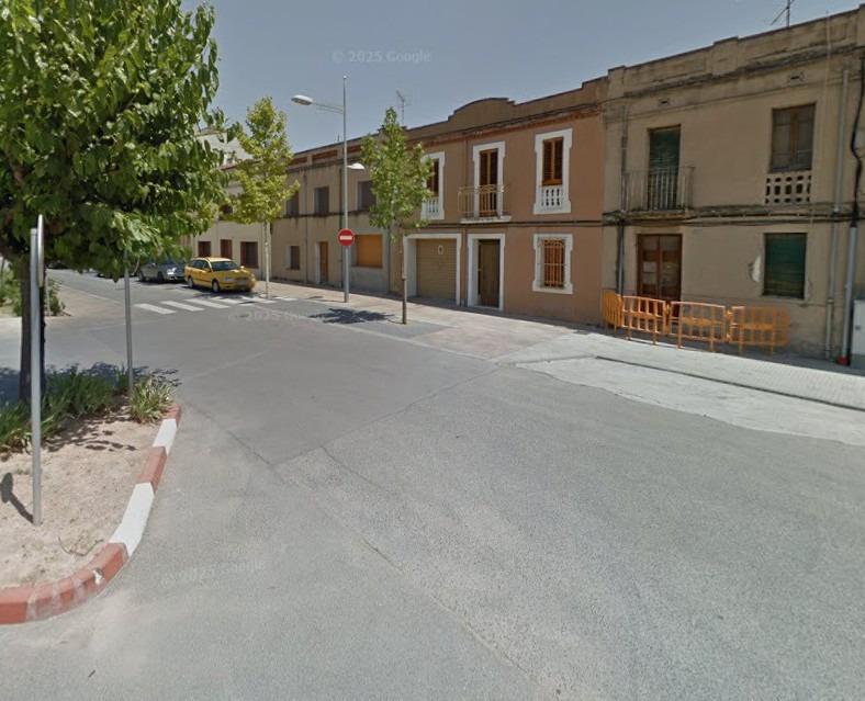 Casa per rehabilitar de dues plantes més pati a la Ràpita.