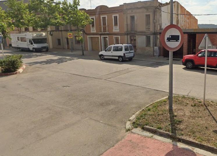 Casa per rehabilitar de dues plantes més pati a la Ràpita.