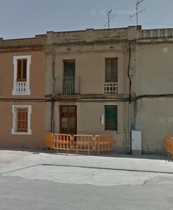 Casa per rehabilitar de dues plantes més pati a la Ràpita.