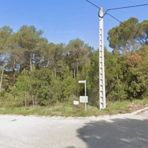 Terreny pla a la urbanització Mas Bermell