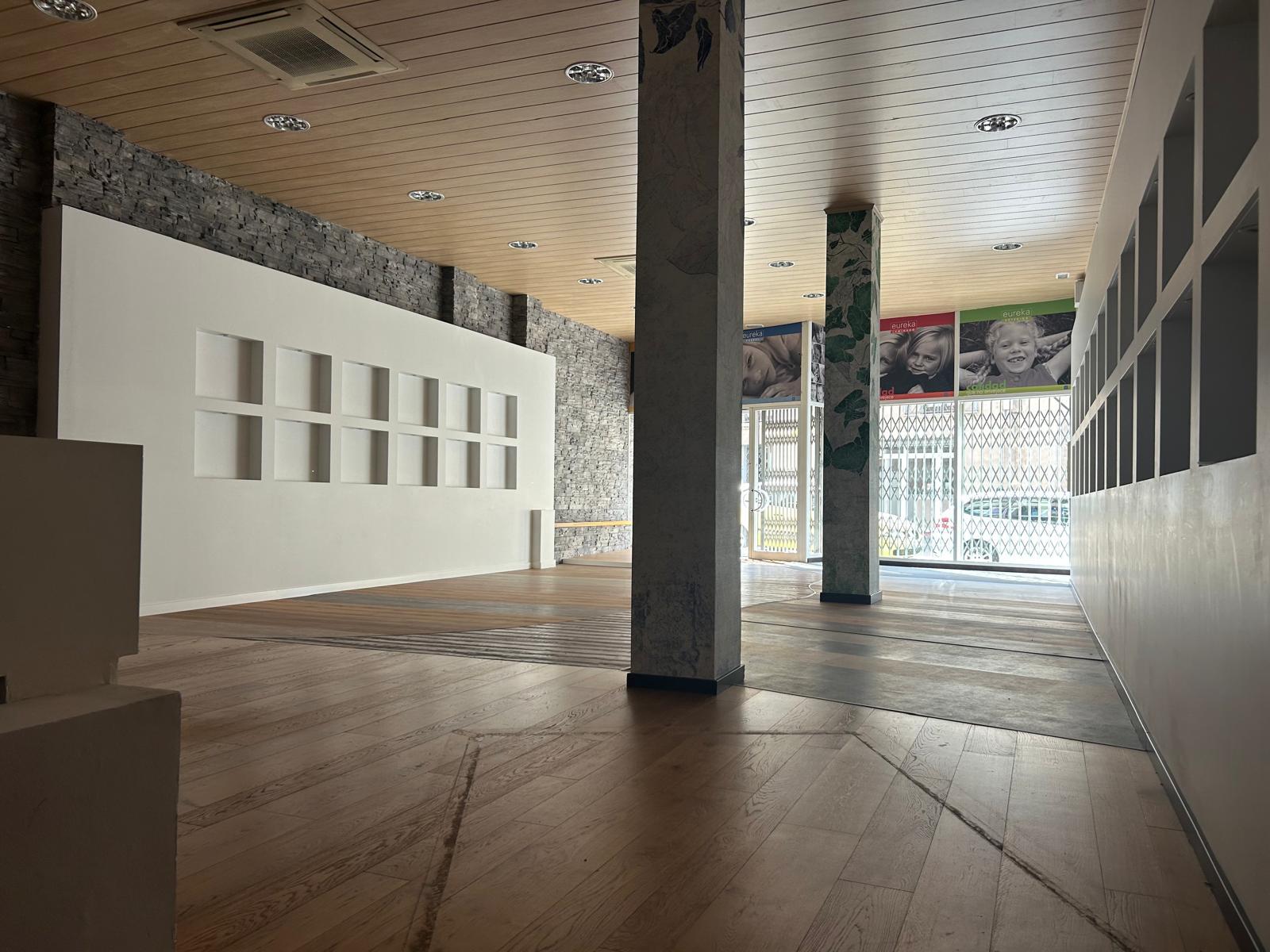 LOCAL COMERCIAL EN VENTA O ALQUILER EN ZONA LES CLOTES MUY CERCA DEL CENTRO EN VILAFRANCA DEL PENEDES